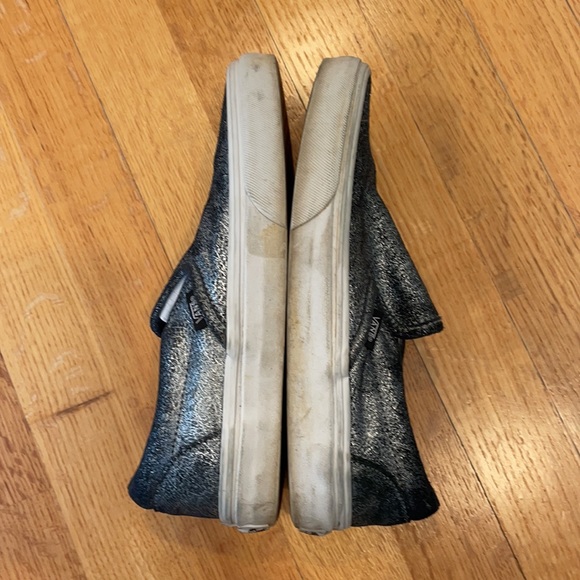Unisex slip on vans classic skate women’s 7 in silver and black foil color - Picture 3 of 3